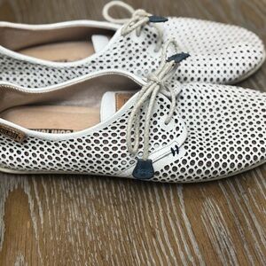 PIKOLINOS Women's White Perforated Lace-Up Flats with Navy Accents